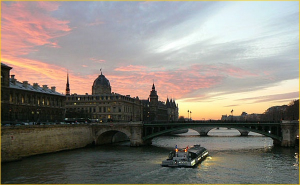 PARIS LA SEINE