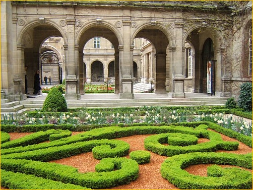 PARIS MARAIS GARDEN