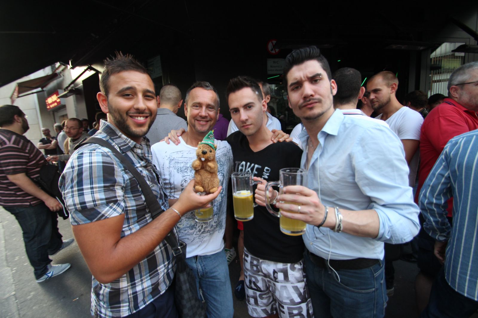 rencontre entre gay bar and grill a Tours