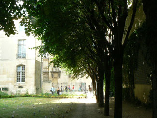 Jardin Lamoignon Le Marais 75004