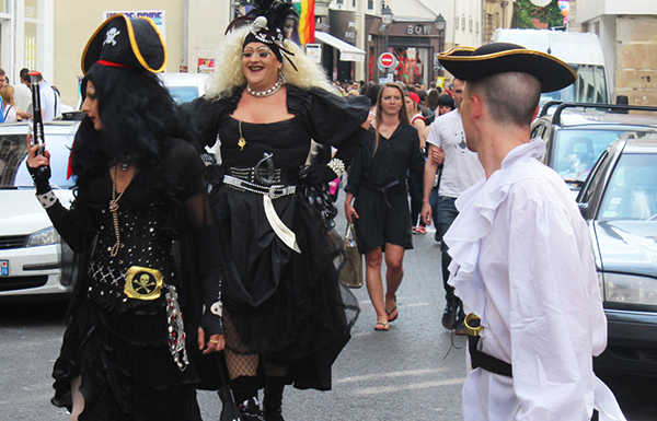 Le Marais under the rainbow (Paris, Gaypride 2013)