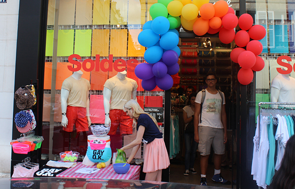 Le Marais under the rainbow (Paris, Gaypride 2013)