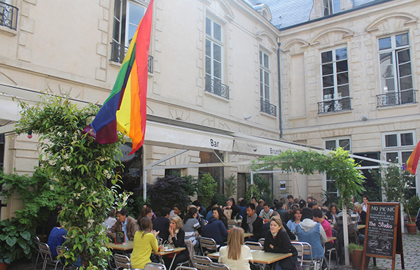 Le Marais under the rainbow (Paris, Gaypride 2013)