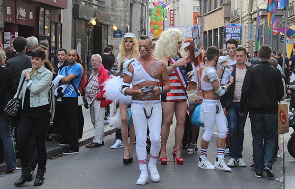 Le Marais under the rainbow (Paris, Gaypride 2013)