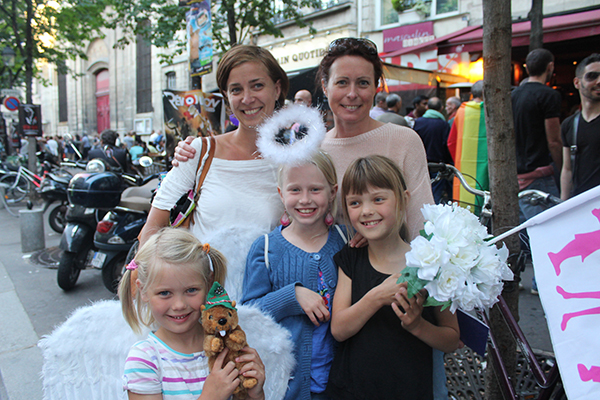 Le Marais under the rainbow (Paris, Gaypride 2013)