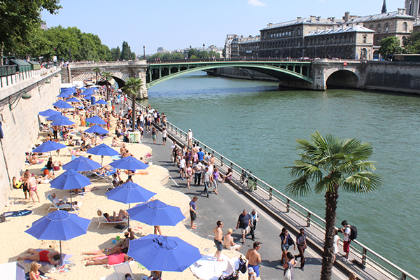 One month of sandy beaches at Paris plages