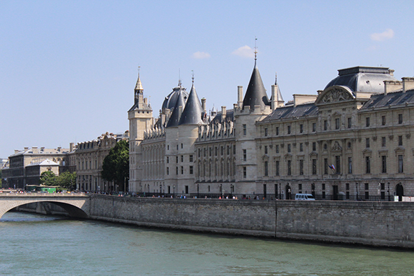 REFRENCHING SUMMER IN LE MARAIS