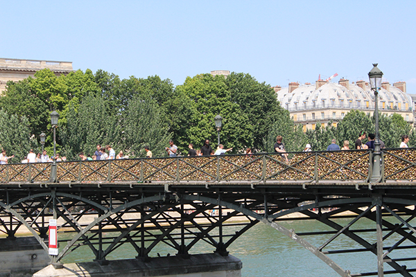 REFRENCHING SUMMER IN LE MARAIS