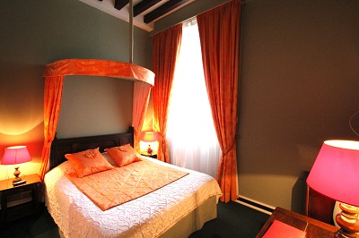 Book at the Best Rate your Hotel in Central Paris - PARISMARAIS.COM