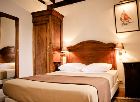 Last minute trip ? Book your Marais hotel now ! - PARISMARAIS.COM