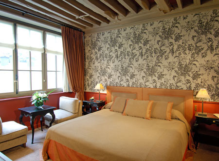 Stay in the most central Marais Hotels with PARISMARAIS.COM - PARISMARAIS.COM