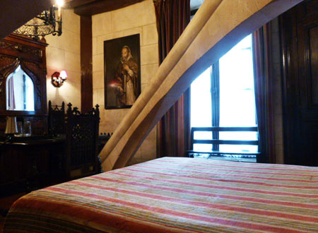 Stay in the most central Marais Hotels with PARISMARAIS.COM - PARISMARAIS.COM