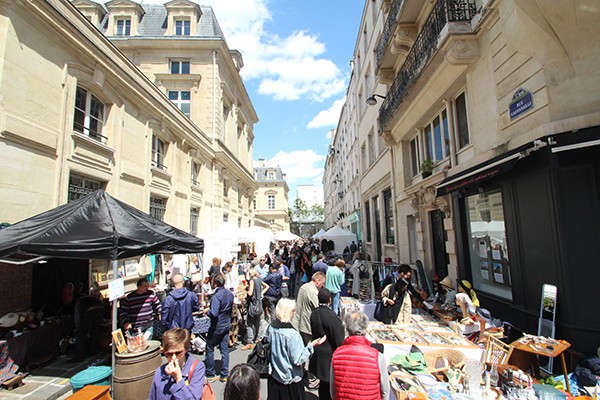 FLEA MARKET RUE DE BRETAGNE