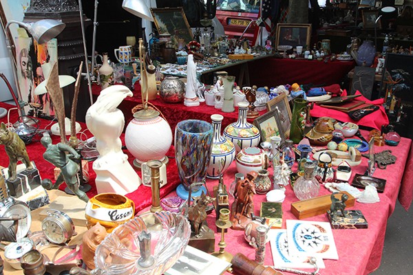 FLEA MARKET RUE DE BRETAGNE