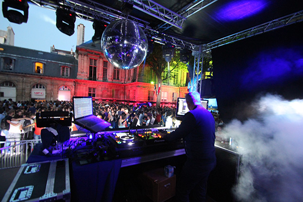 BASTILLE DAY AT SEVIGNE FIRE STATION : 
THE MOST SUCCESFUL EVER DANCE PARTY