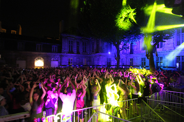 BASTILLE DAY AT SEVIGNE FIRE STATION : 
THE MOST SUCCESFUL EVER DANCE PARTY