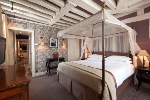 Romantic Hotels in Paris for Valentine's Week