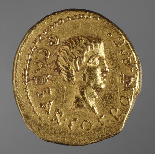 Gold of Power from Julius Caesar to Marianne