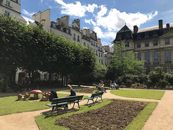 Le Marais retrouve sa joie de vivre