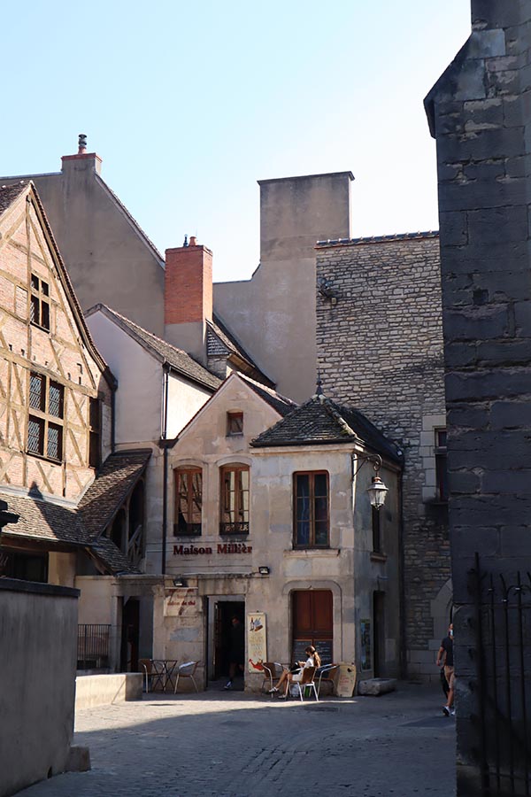 Maison Fallot, le seul fabricant de moutarde qui reste à Dijon