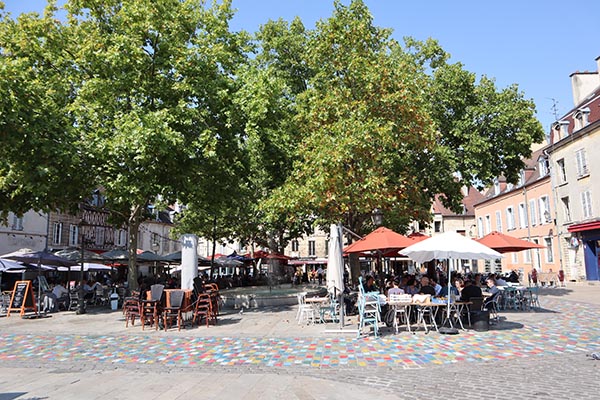 Place Emile Zola, le rendez-vous des étudiants