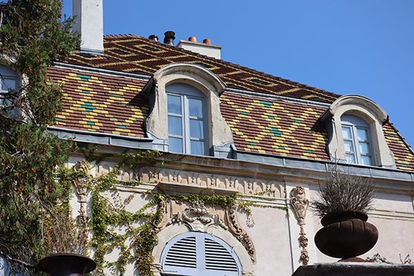 Tuiles vernies de Bourgogne, rue de la Préfecture 