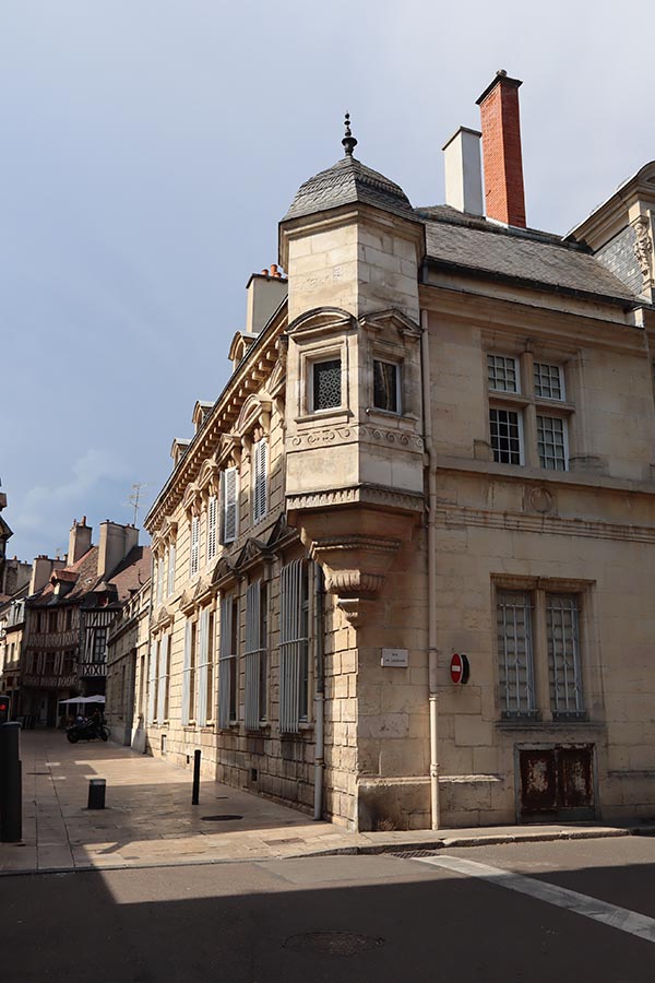 Echauguette dans la rue Amiral Roussin 