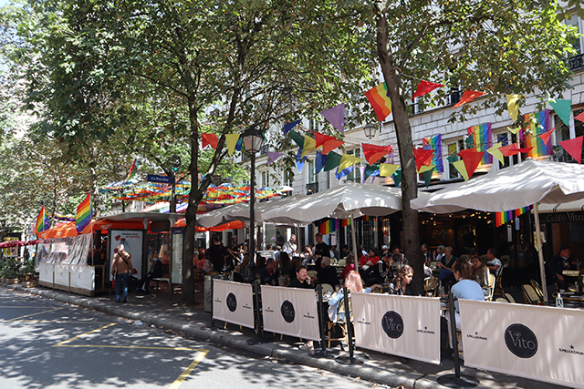 Terrasses en fête aux Marronniers, dans la Rue des Archives