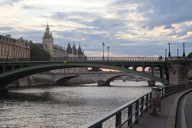 Vue sur la Conciergerie depuis les quais Rive Droite