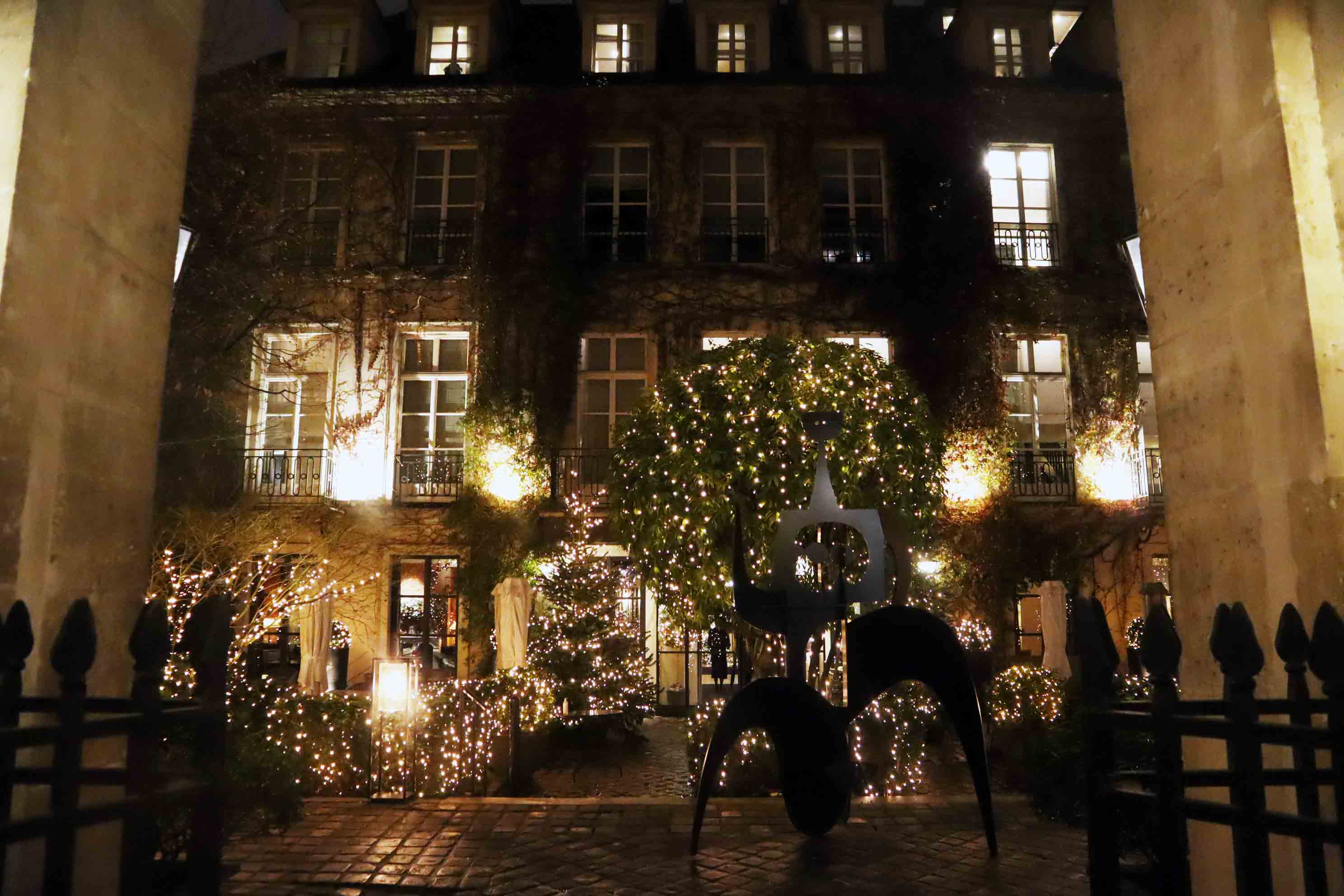 Décor de Noël au Pavillon de la Reine