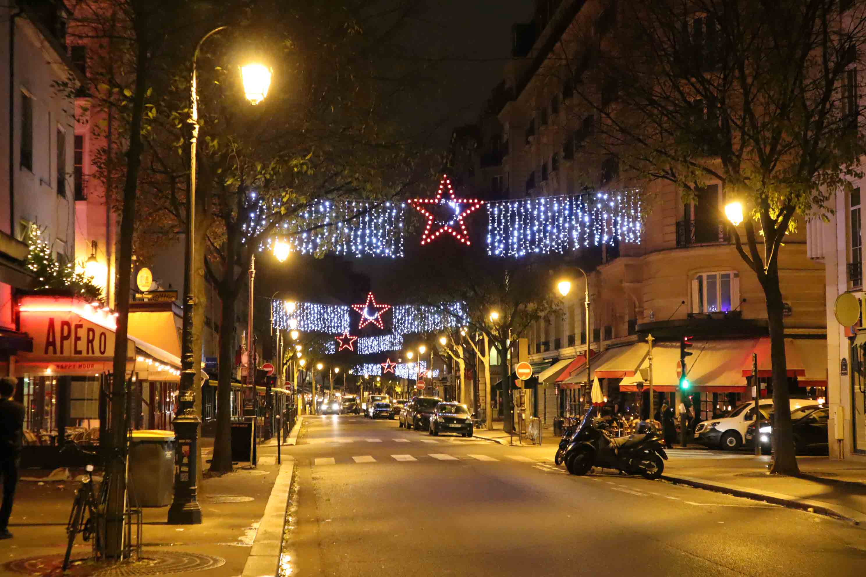 Etoiles rouges sur la rue de Bretagne