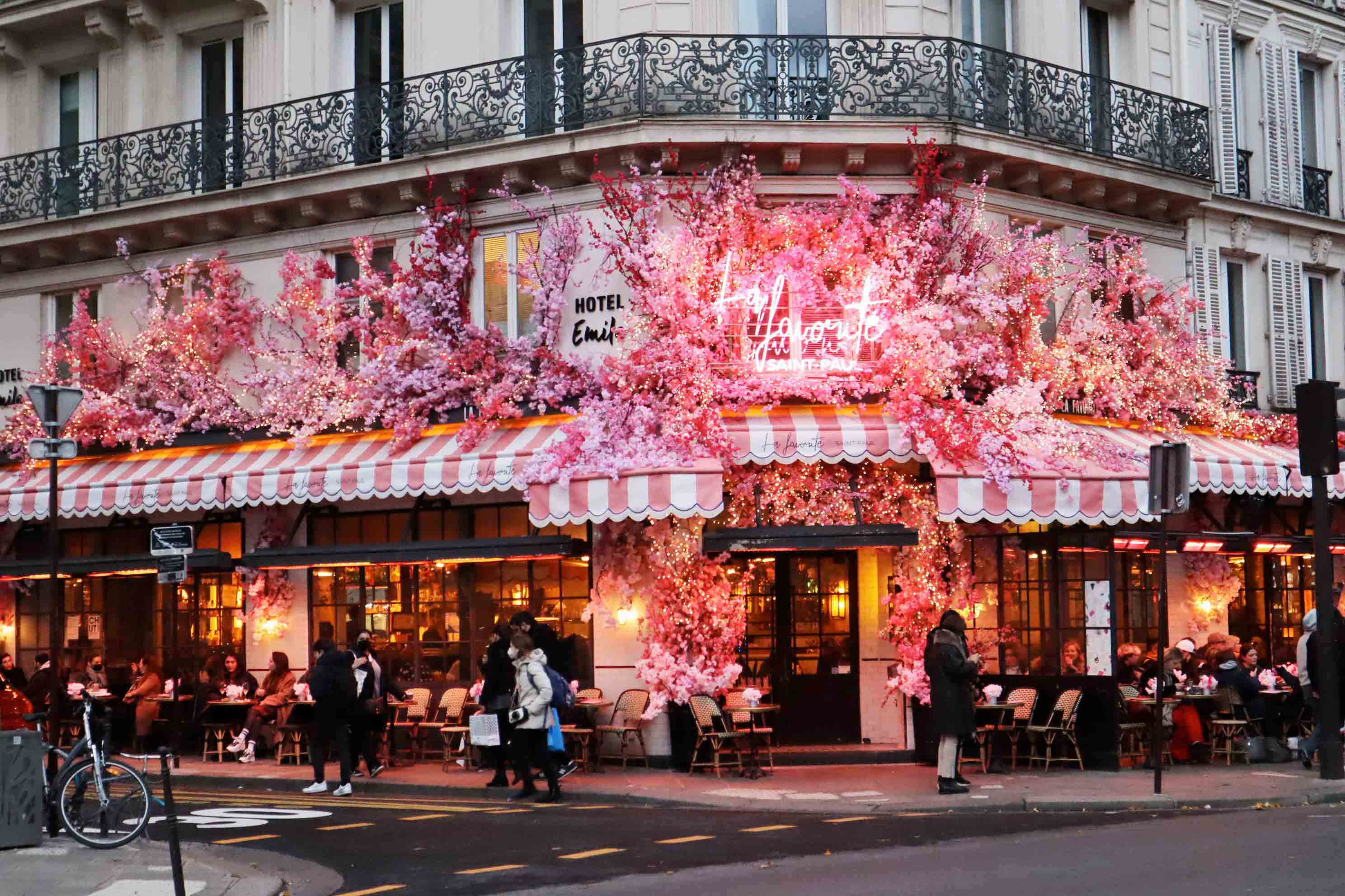 Paris en Rose pour la Favorite, Rue St Antoine