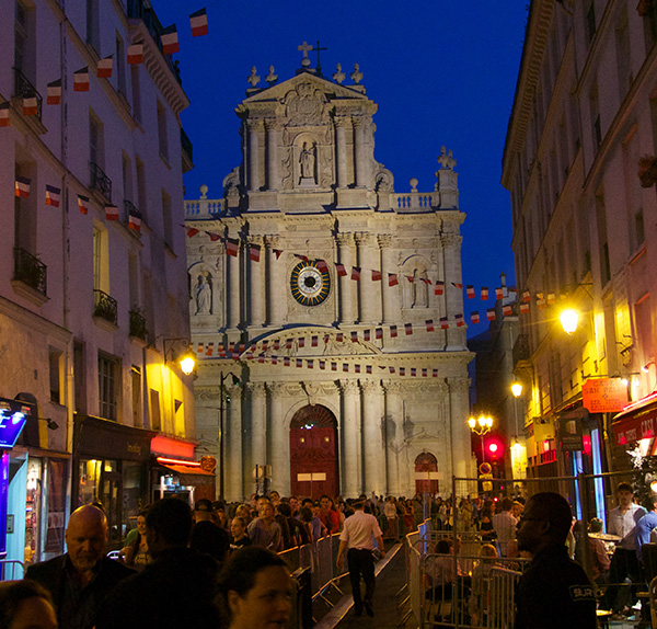 St Paul et la rue de Sévigné un soir de bal