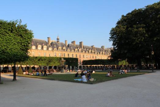 Discover 10 great places to eat out and enjoy Paris in Summer