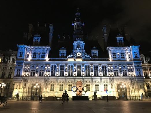 L' Hotel de Ville de Paris aux couleurs de l'Ukraine.