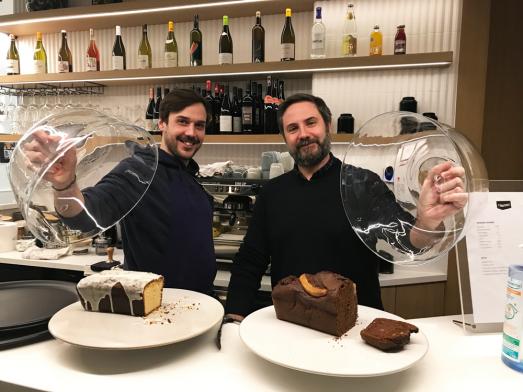 L'inaperçu: Cuisine créative et librairie photographique.