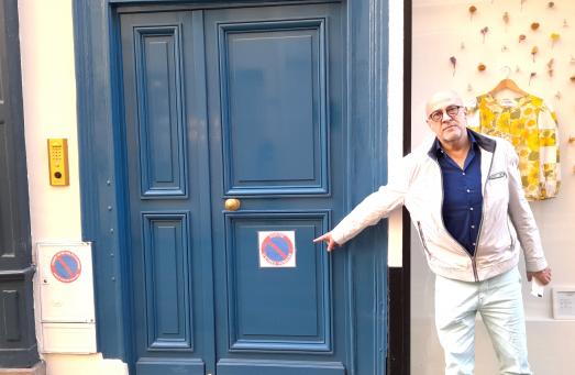 La colère monte dans la rue Charlot, envahie par les camions.