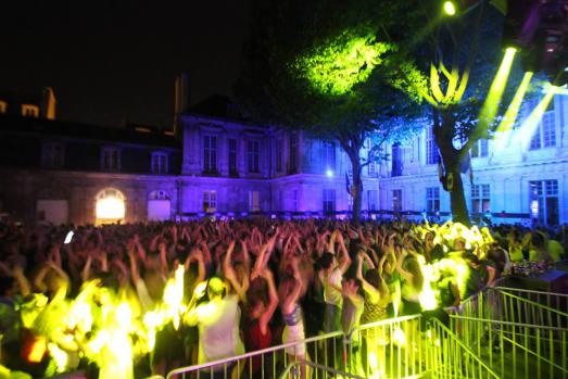 BAL DES POMPIERS 2016 : le plus grand club à ciel ouvert de Paris !