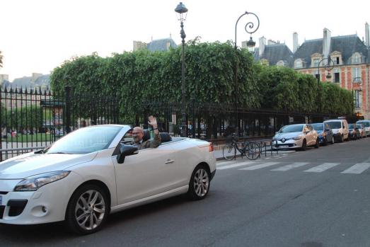 Enjoy the best night drive you can imagine from le Marais to the Trocadero