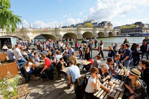 Paris Plages sur les quais de Seine.