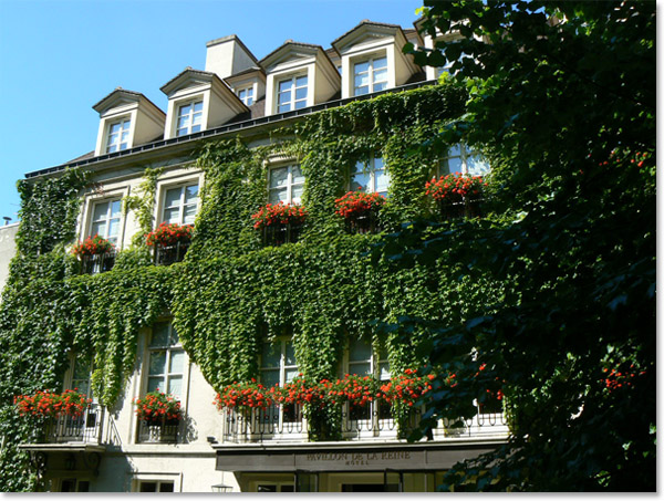 PAVILLON DE LA REINE HOTEL